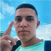 profesor de matematicas da clases a chichos que esten iniciando su etapa escolar